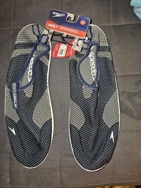 Speedo Men’s SURF WALKER KNIT Navy and Gray Slip-On Water Shoes